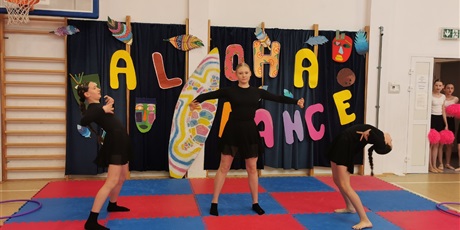 Powiększ grafikę: szkolny-konkurs-aloha-dance-616160.jpg