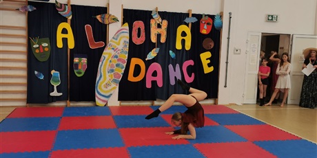 Powiększ grafikę: szkolny-konkurs-aloha-dance-616163.jpg