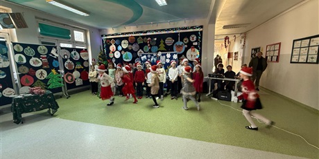 Powiększ grafikę: zyczenia-swiateczne-od-dzieci-ze-swietlicy-667917.jpg