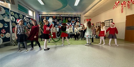 Powiększ grafikę: zyczenia-swiateczne-od-dzieci-ze-swietlicy-667919.jpg