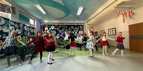 Powiększ grafikę: zyczenia-swiateczne-od-dzieci-ze-swietlicy-667921.jpg