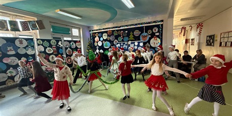 Powiększ grafikę: zyczenia-swiateczne-od-dzieci-ze-swietlicy-667924.jpg