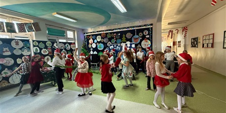 Powiększ grafikę: zyczenia-swiateczne-od-dzieci-ze-swietlicy-667926.jpg