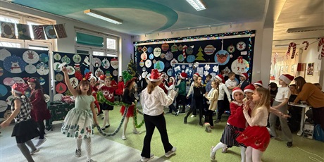 Powiększ grafikę: zyczenia-swiateczne-od-dzieci-ze-swietlicy-667929.jpg