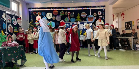 Powiększ grafikę: zyczenia-swiateczne-od-dzieci-ze-swietlicy-667931.jpg