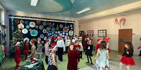 Powiększ grafikę: zyczenia-swiateczne-od-dzieci-ze-swietlicy-667932.jpg