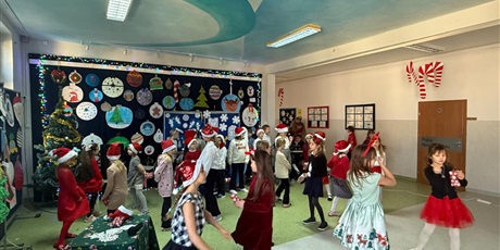 Powiększ grafikę: zyczenia-swiateczne-od-dzieci-ze-swietlicy-667934.jpg