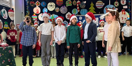 Powiększ grafikę: zyczenia-swiateczne-od-dzieci-ze-swietlicy-667936.jpg