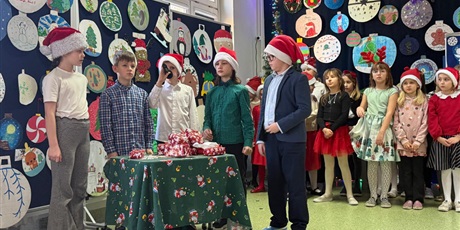 Powiększ grafikę: zyczenia-swiateczne-od-dzieci-ze-swietlicy-667937.jpg