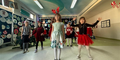 Powiększ grafikę: zyczenia-swiateczne-od-dzieci-ze-swietlicy-667939.jpg