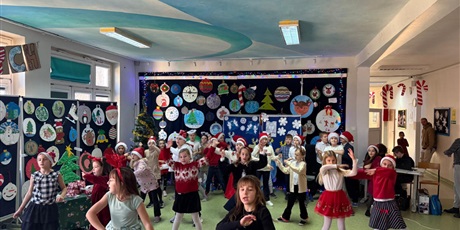 Powiększ grafikę: zyczenia-swiateczne-od-dzieci-ze-swietlicy-667940.jpg