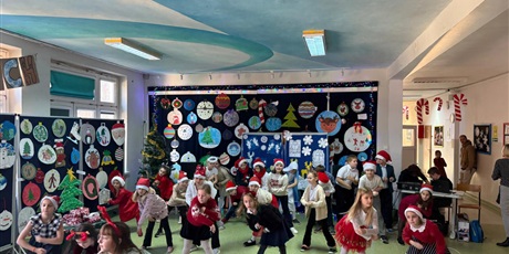 Powiększ grafikę: zyczenia-swiateczne-od-dzieci-ze-swietlicy-667942.jpg