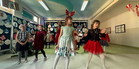 Powiększ grafikę: zyczenia-swiateczne-od-dzieci-ze-swietlicy-667943.jpg