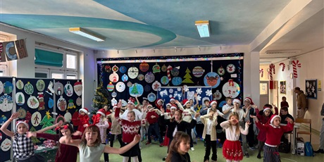 Powiększ grafikę: zyczenia-swiateczne-od-dzieci-ze-swietlicy-667947.jpg