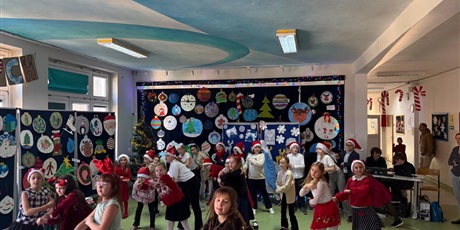 Powiększ grafikę: zyczenia-swiateczne-od-dzieci-ze-swietlicy-667948.jpg