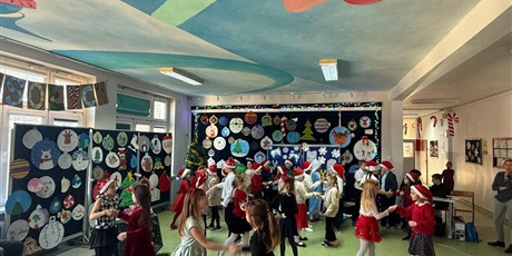 Powiększ grafikę: zyczenia-swiateczne-od-dzieci-ze-swietlicy-667953.jpg