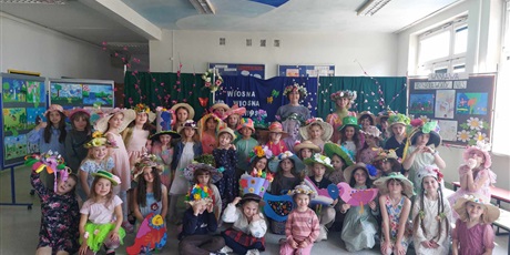 Pokaz wiosennych kapeluszy